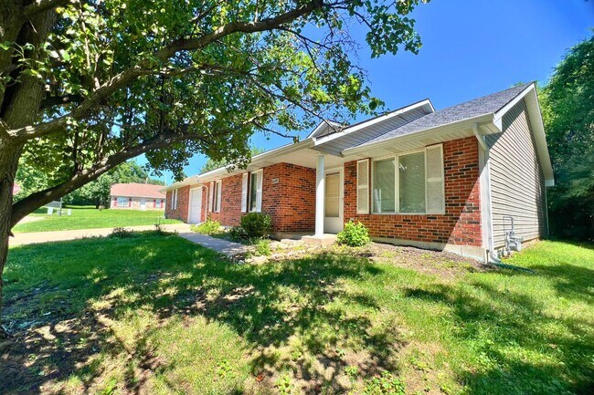 Building Photo - 2509 Hollyhock Dr