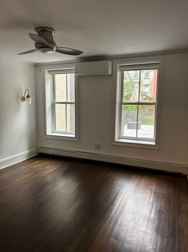 Building Photo - 928 Garden St
