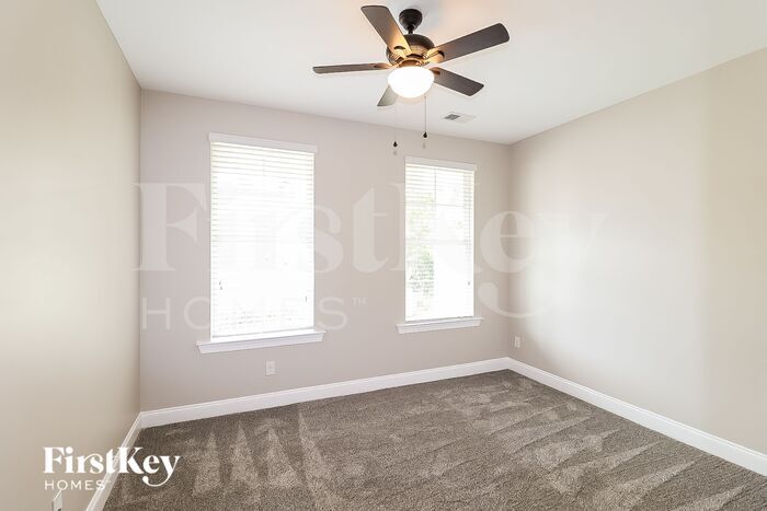 Building Photo - 382 Rock Dr