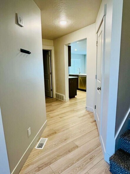 Building Photo - 3923 S White Ash Dr