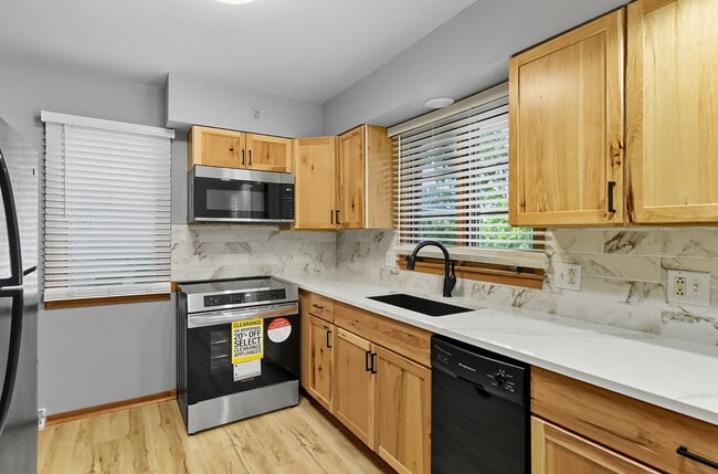 Building Photo - 2710 S 48th Ave