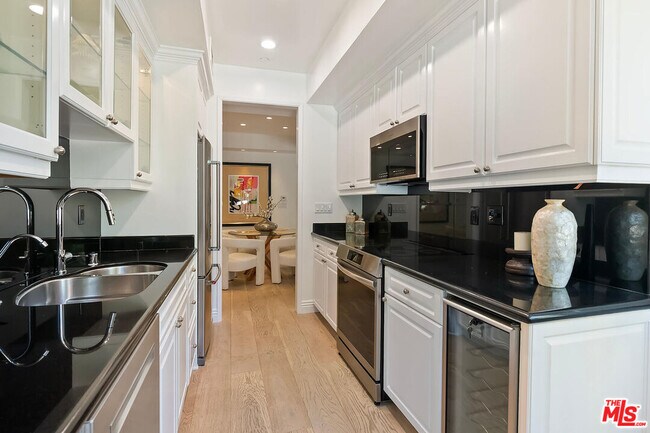 Building Photo - 2102 Century Park Ln