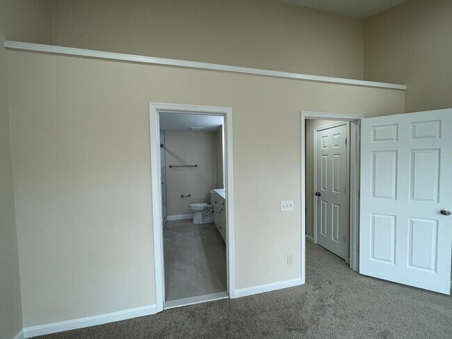 Building Photo - Elegant And Spacious 3 Bed 3.5 Bath Townhome In Vibrant Loudon Parkway Center