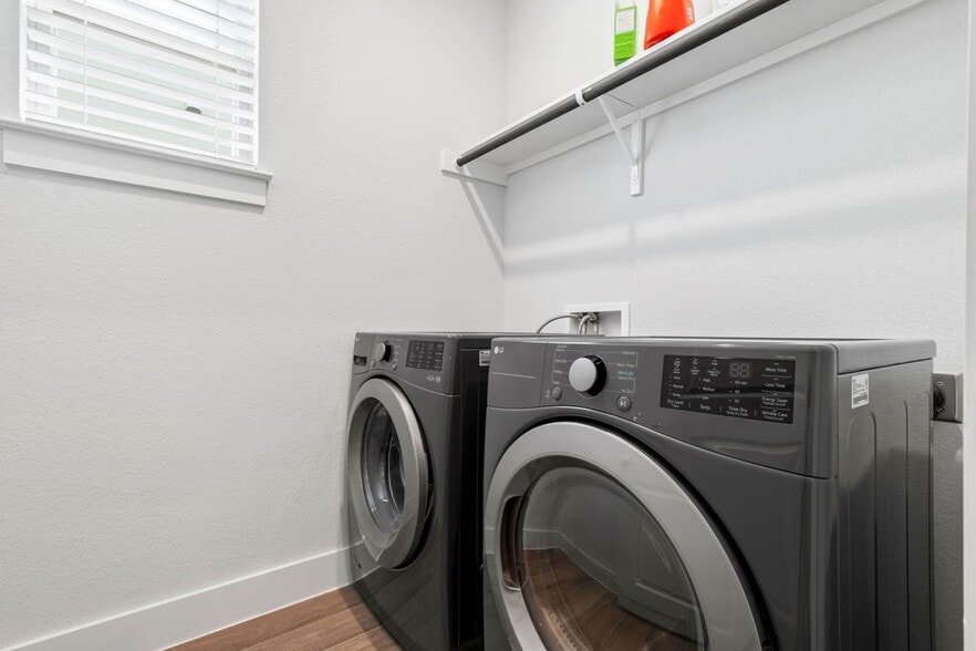 Building Photo - 8609 Cottage Rose Dr