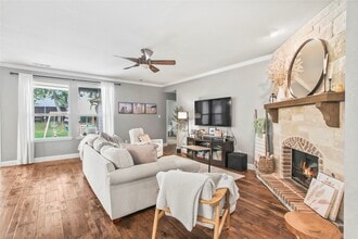 Building Photo - 913 Freesia Dr