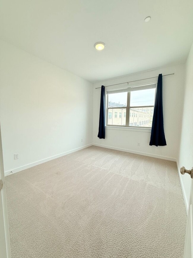 Building Photo - AVAILABLE NOW -Stunning 3-Bedroom Townhome Overlooking Greenbelt in Plano ISD 600 Collier Drive