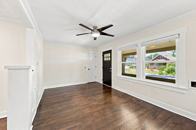 Building Photo - $3,195.95-  3 Bed, 2 Bath Home in Denver with Private Outdoor Area!