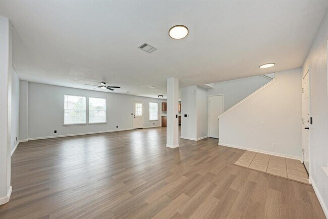 Building Photo - 125 Holland St