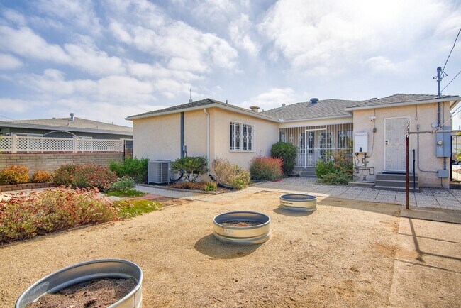 Building Photo - 3BR Home with Large Backyard Near SDSU