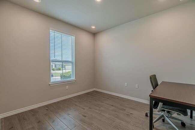 Building Photo - 127 Roaming Rock Trl