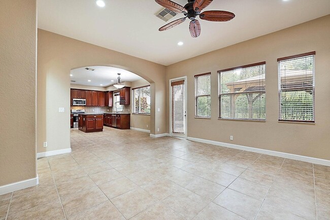 Building Photo - 748 Cresta Cir