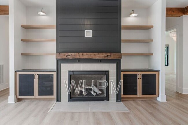 Building Photo - 541 Skyview Dr