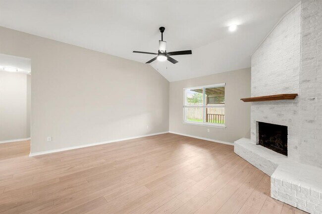 Building Photo - 2113 Rosemary Ln