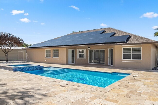 Building Photo - 5450 NW South Crisona Ct