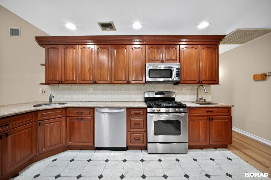 Building Photo - 15 Castle Ct