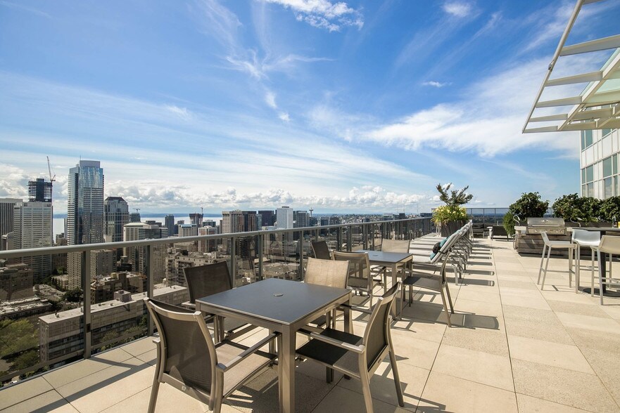 Roofdeck - 1321 Seneca St