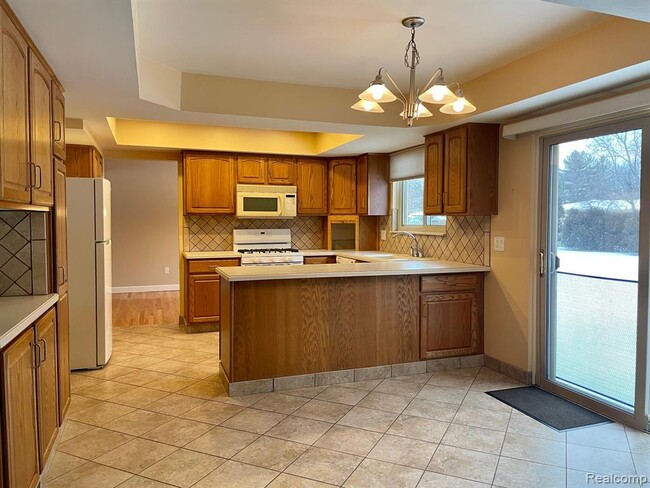 Building Photo - 4886 Hubbard