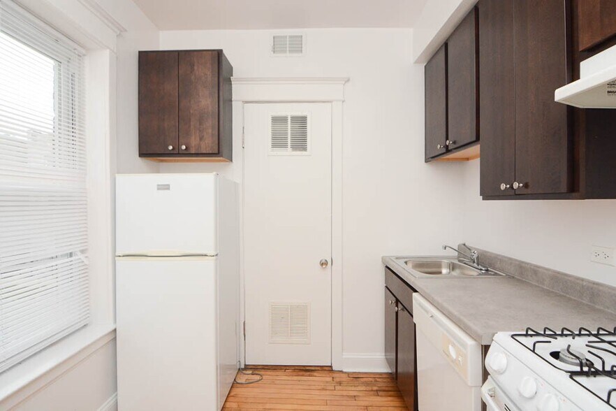Building Photo - 3211 W Pierce Ave