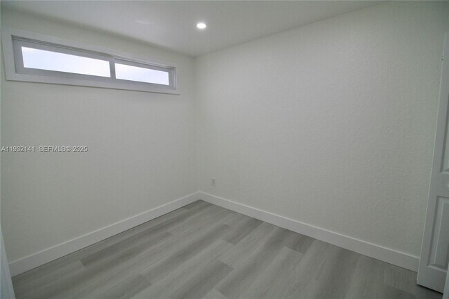 Building Photo - 4330 NW 79th Ave