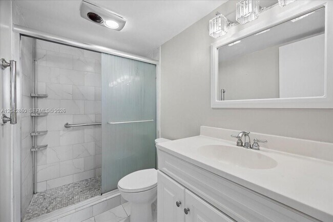 Building Photo - 800 S Hollybrook Dr