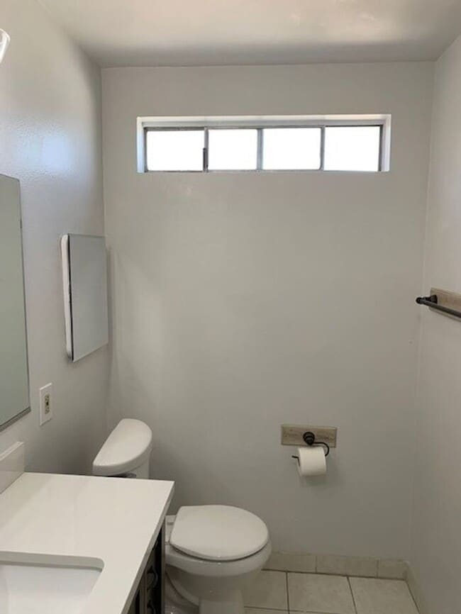 Building Photo - REALLY NICE UPSTRS 1BD 1BA CONDO FOR LEASE! MUST SEE!