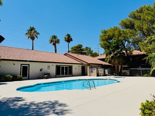 Building Photo - Fully Renovated 2-Bedroom Condo in Gated W...