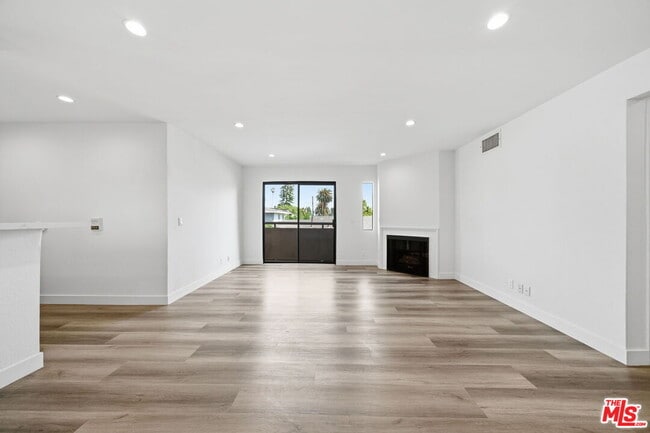 Building Photo - 6212 Fulton Ave