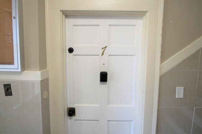 Building Photo - 1025 Goodwin St