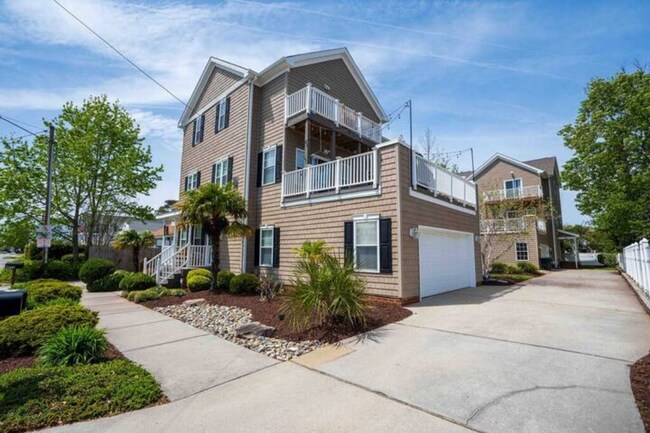 Building Photo - 407 18th St