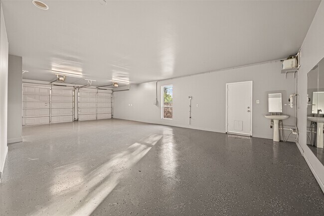 Building Photo - 7203 Timberlake Dr