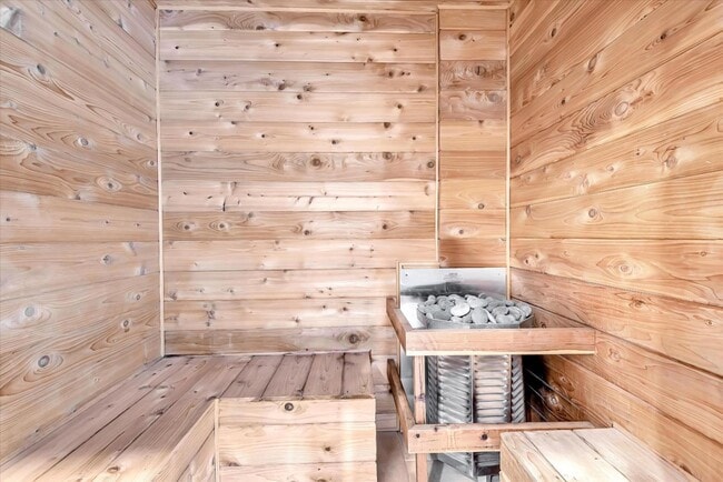 Building Photo - 25644 Queenscliff Ct