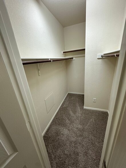 Building Photo - 213 Brahma Way