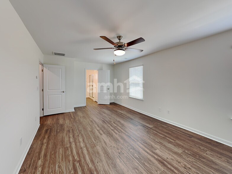 Building Photo - 648 Hamilton Park Dr