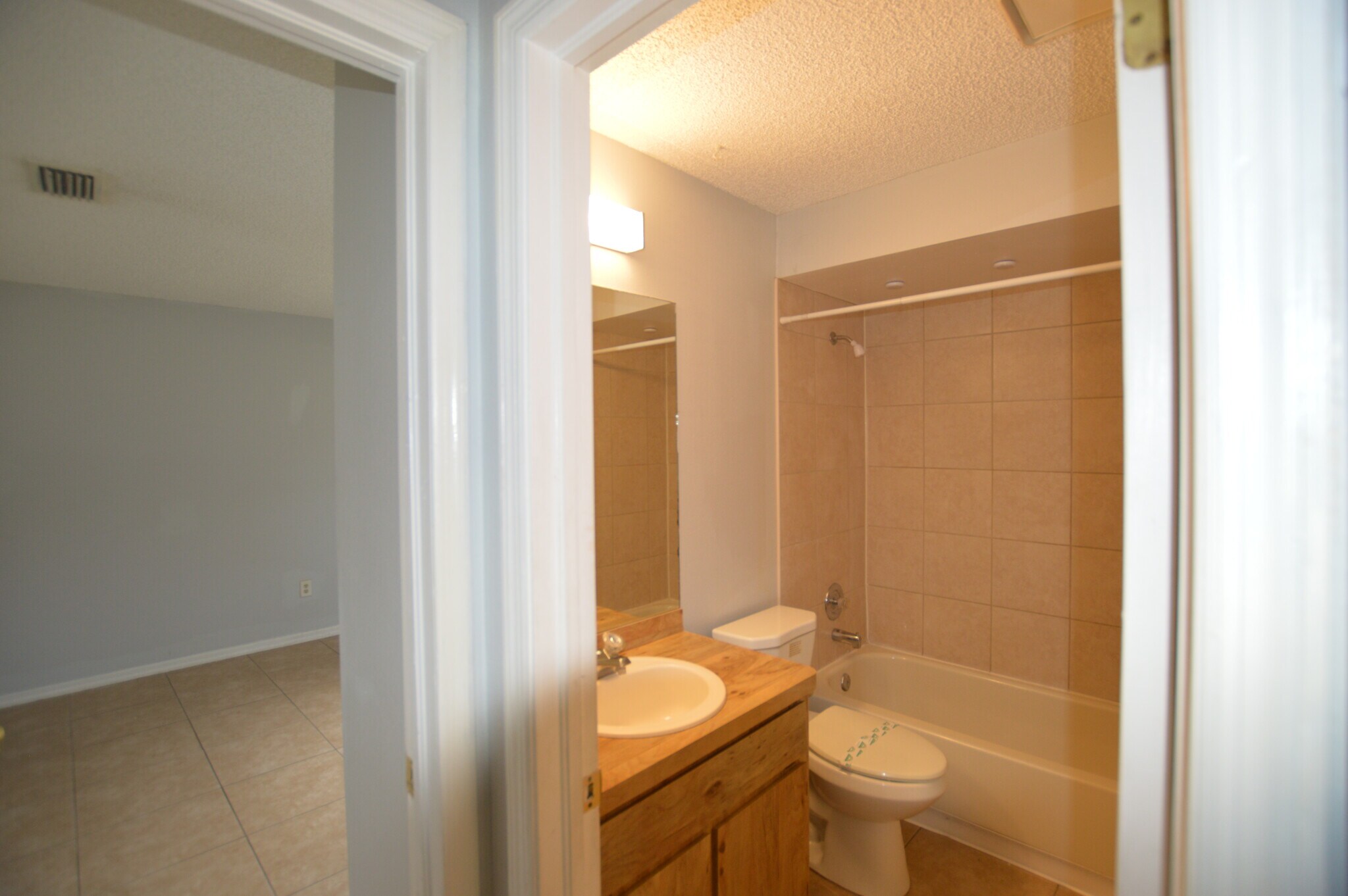 Building Photo - 7947 Pinehurst Dr
