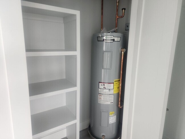 Building Photo - 2 BLOCKS FROM BEACHMONT TRAIN STATION CALL FOR COST DETAILS