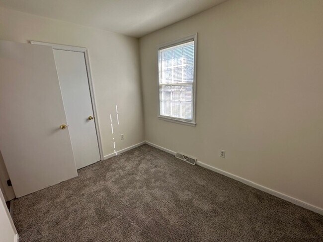 Building Photo - 5401 Bellmeadows Rd