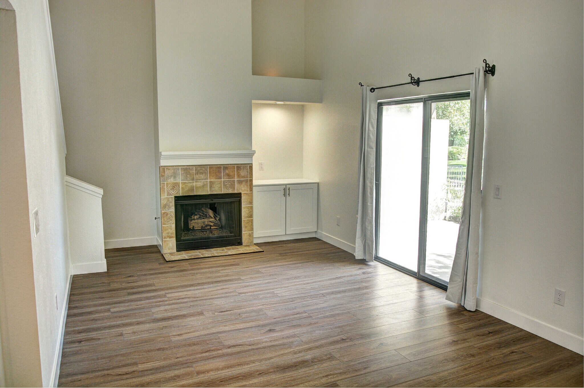 Building Photo - 140 Willow Lake Dr