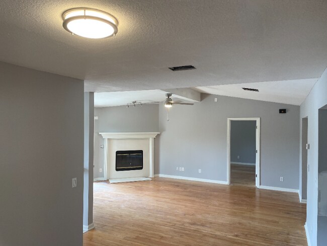 Building Photo - 3706 Sanctuary Way N
