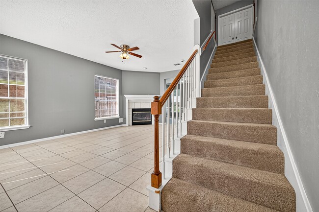Building Photo - 4806 Sunshine Dr