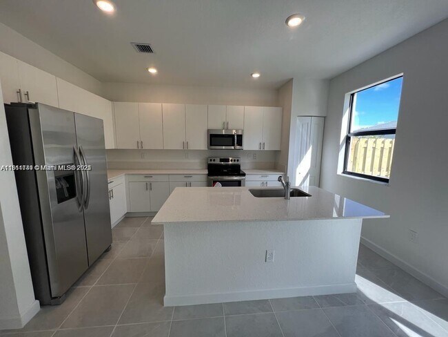 Building Photo - 28511 SW 134th Ct