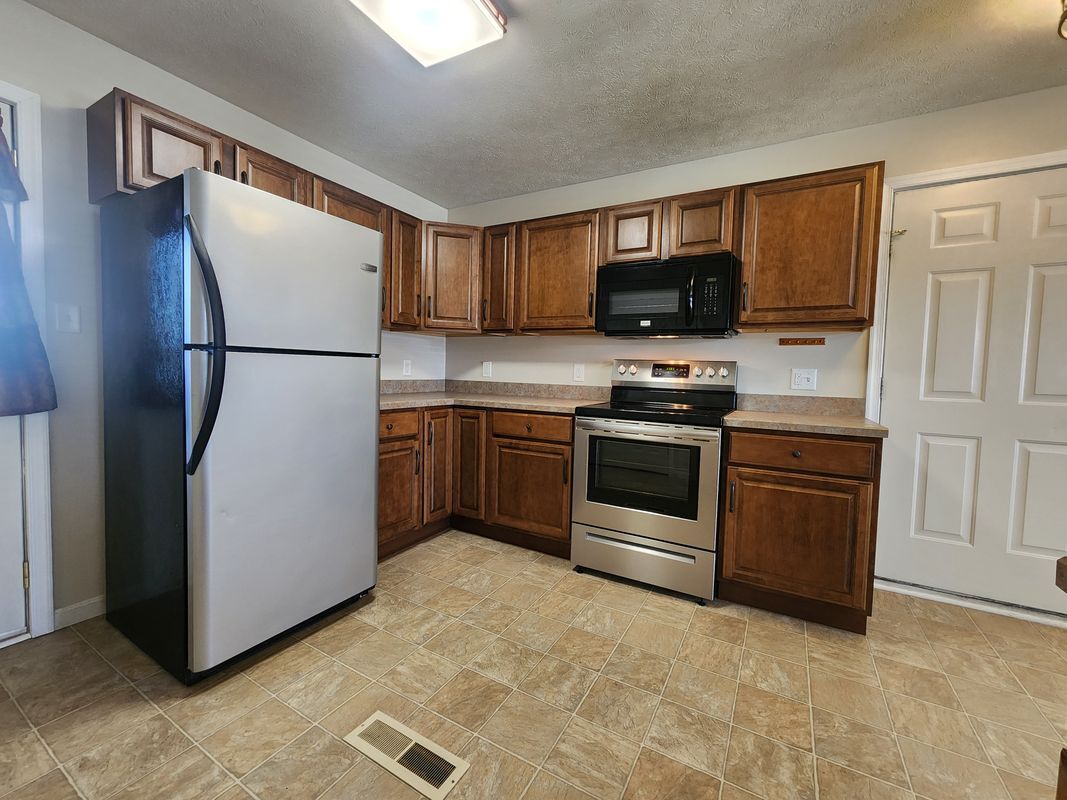 Building Photo - 739 Stouffer Ave