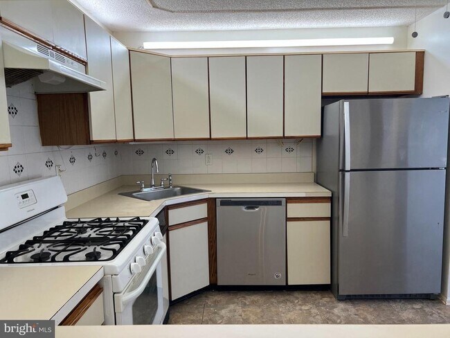 Building Photo - 19 Mendrey Ct