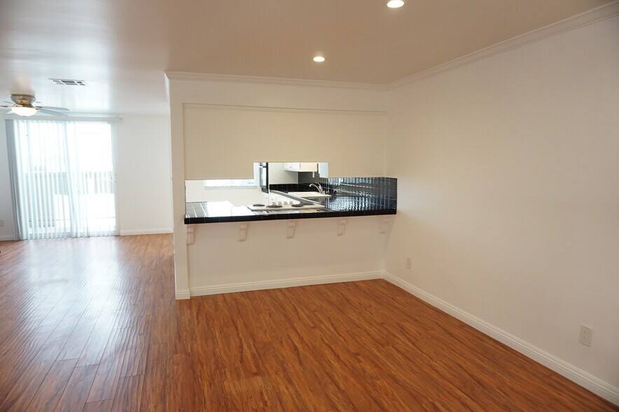 Building Photo - 4610 Densmore Ave