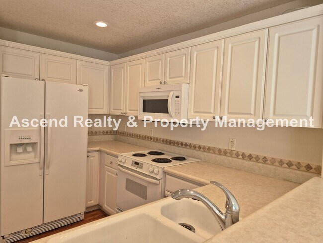 Building Photo - Available NOW! 1 Small Pet OK, Great Bethany Neighborhood, Fenced Yard, New Interior Paint/Dishwa...