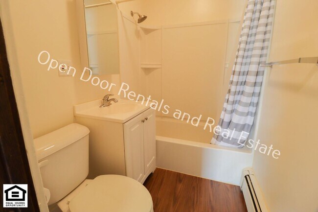 Building Photo - 204 W Houston St