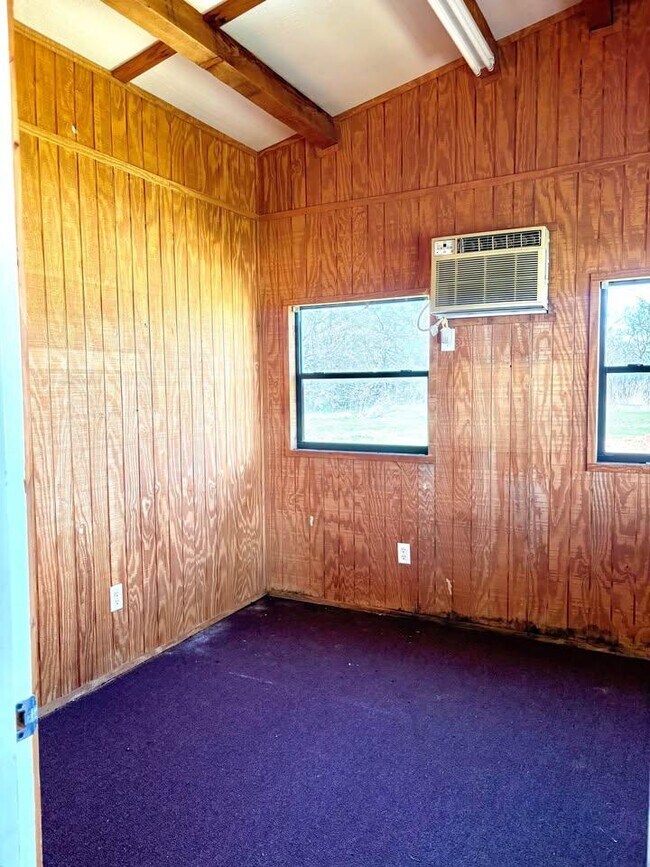 Building Photo - 150 Private Road 1610