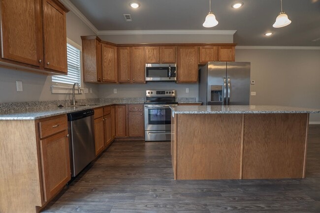 Building Photo - Charming 2 bedroom!