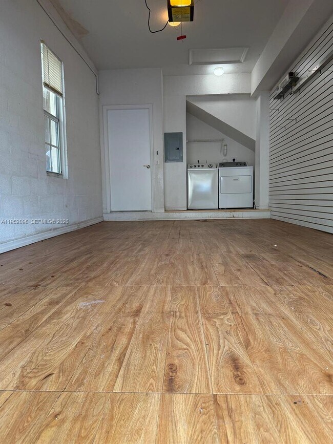 Building Photo - 2541 Centergate Dr