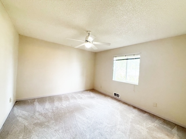 Building Photo - 924 Shorewood Dr