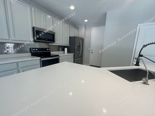 Building Photo - Beautiful 3-Bedroom Home in Sky Crossing with Modern Upgrades